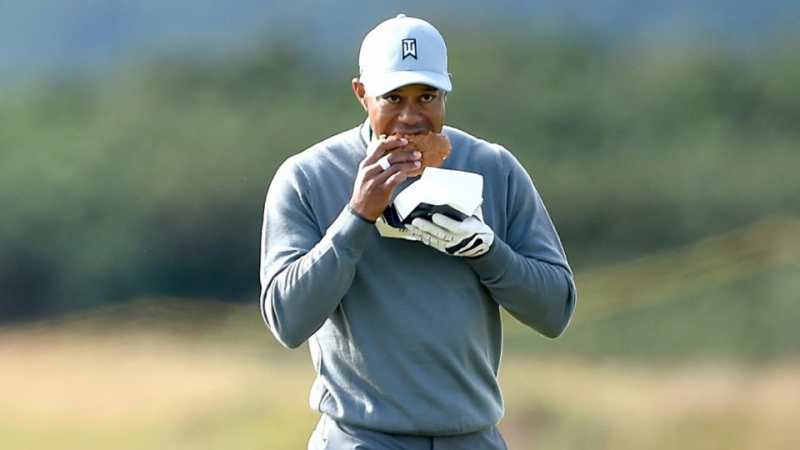 Món ăn nhẹ yêu thích giữa vòng của Tiger Woods là bơ đậu phộng giòn và bánh sandwich chuối