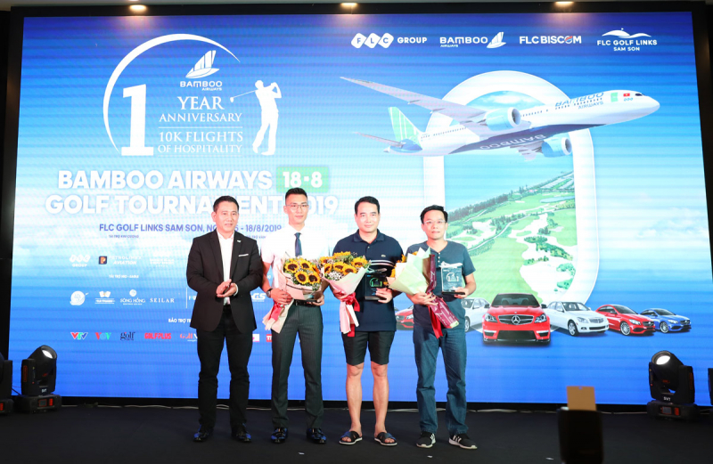 Cá nhân anh và Golden Gift Việt Nam cũng tham gia nhiều các hoạt động Golf tại Việt Nam (bìa phải)