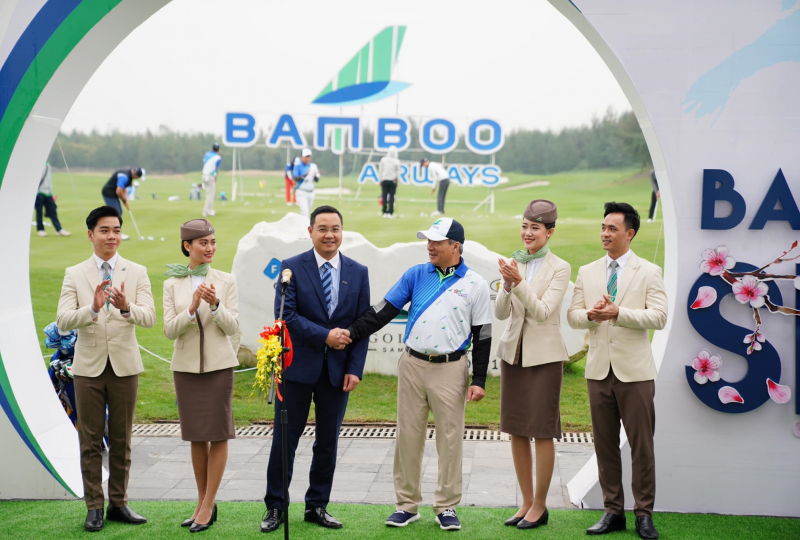 Ông Đỗ Việt Hùng (TGĐ FLC Biscom) và ông Nguyễn Ngọc Trọng (Phó TGĐ hãng hàng không Bamboo Airways) tại lễ khai mạc