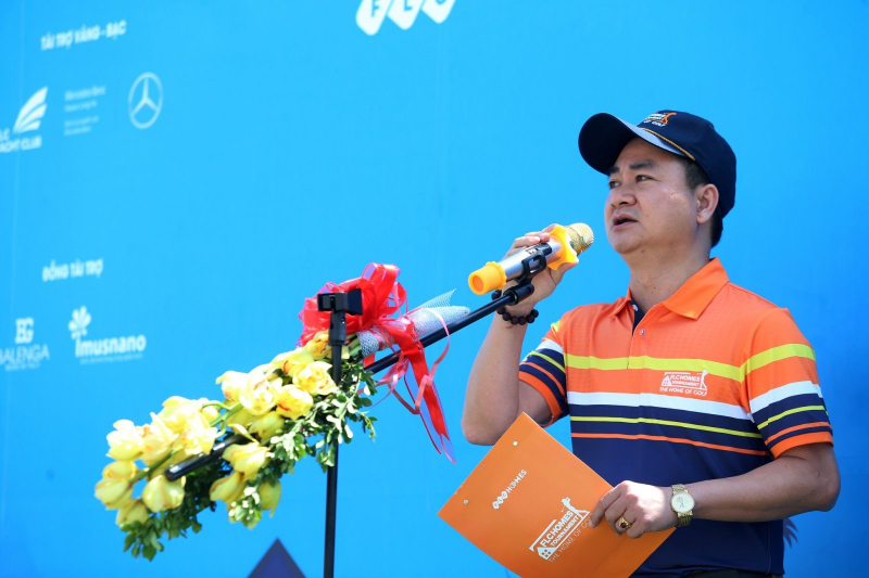 Ông Nguyễn Ngọc Long, Phó Tổng Giám đốc FLCHomes, đồng BTC phát biểu khai mạc giải đấu