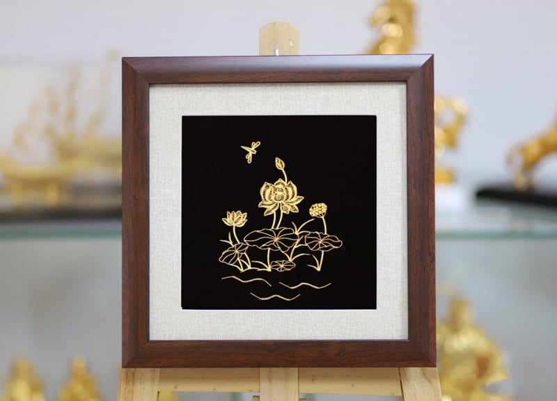Tranh hoa Sen mạ vàng, biểu tượng của Quốc hoa có giá bán 3 triệu đồng