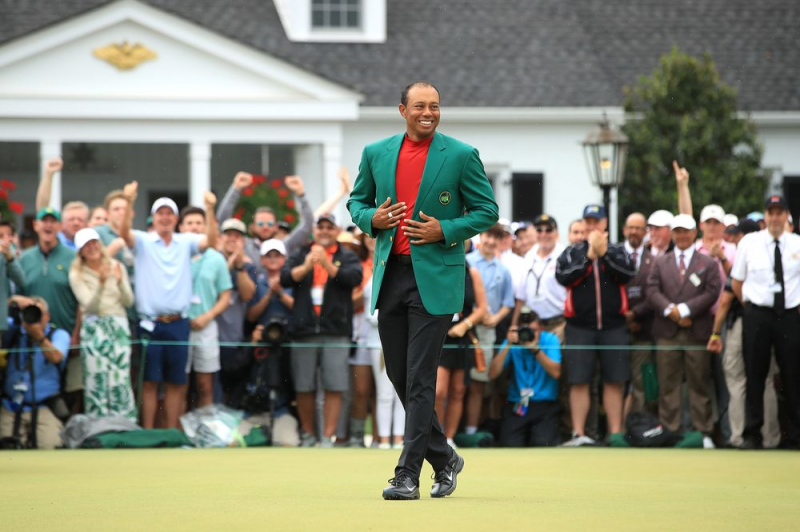 Tại Masters 2019, Tiger Woods đã chấm dứt cơn khát danh hiệu major kéo dài lên tới 11 năm (Ảnh: Bloomberg)