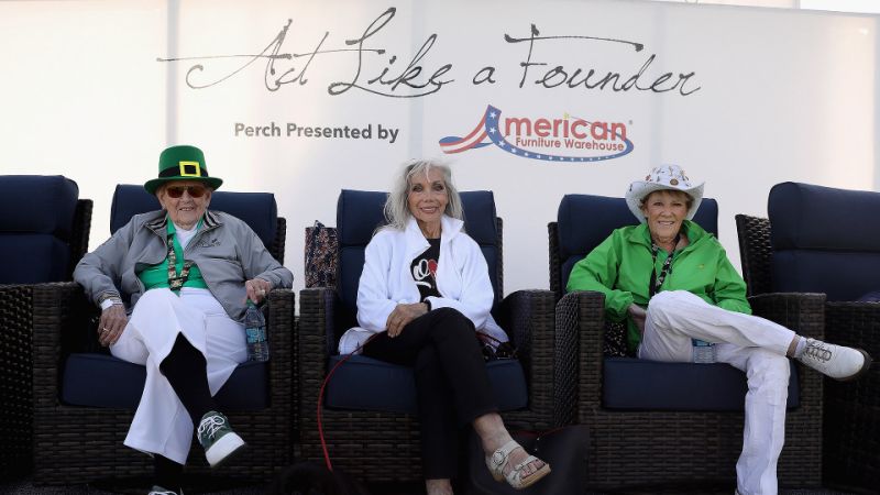 Từ trái qua: Người sáng lập LPGA Shirley Spork, Marlene Hagge Vossler và Susie Maxwell Berning (Ảnh: Golf Channel)
