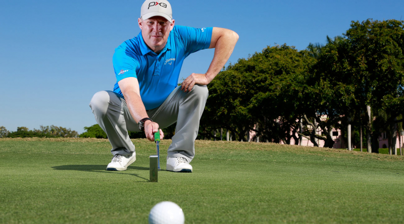 Golfer không nên đứng trên đường đẩy bóng của gôn thủ khác