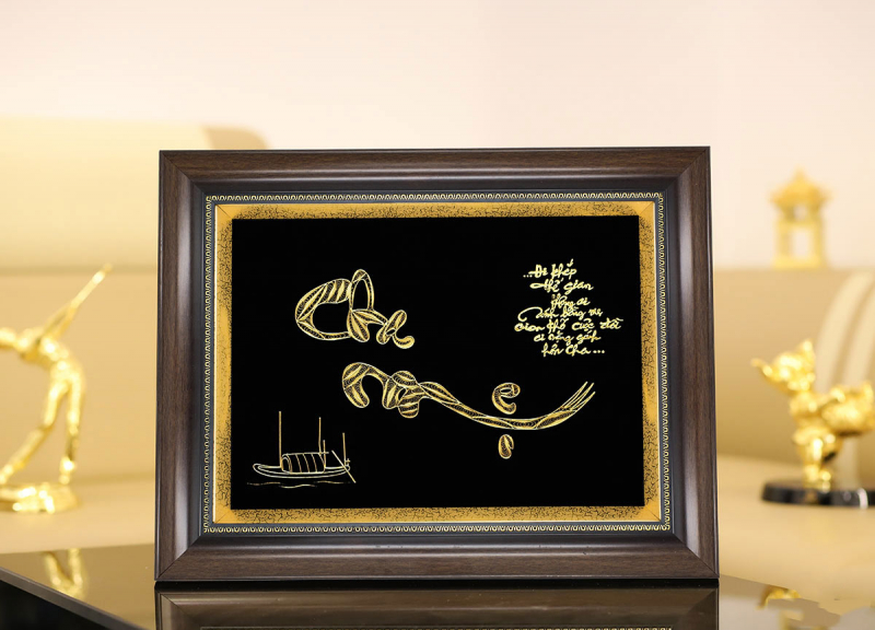 Tranh chữ Cha Mẹ thư pháp do Royal Gift chế tác thủ công và được mạ vàng thật bằng phương pháp điện phân