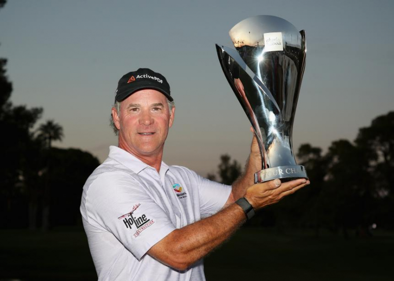 Scott McCarron nâng cao Charles Schwab Cup 2019 (Ảnh: Golf Digest)