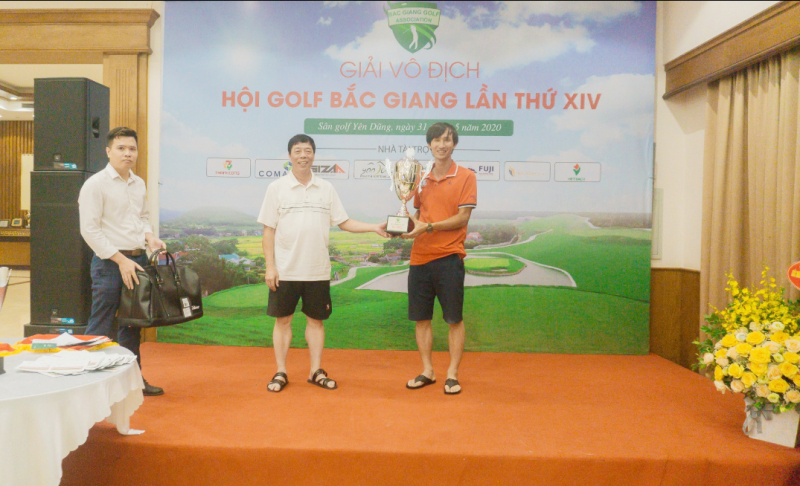 Golfer-Nguyen-Viet-Dung-Best-Gross-giai-Vo-dich-Hoi-golf-Bac-Giang-lan-XIV (3)