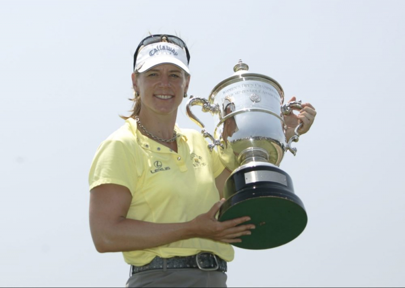 Annika Sorenstam tạo dáng sau khi giành chiến thắng tại US Women's Open 2006 được tổ chức tại Newport Country Club, Newport, Rhode Island. (Bản quyền USGA / Steven Gibbons)