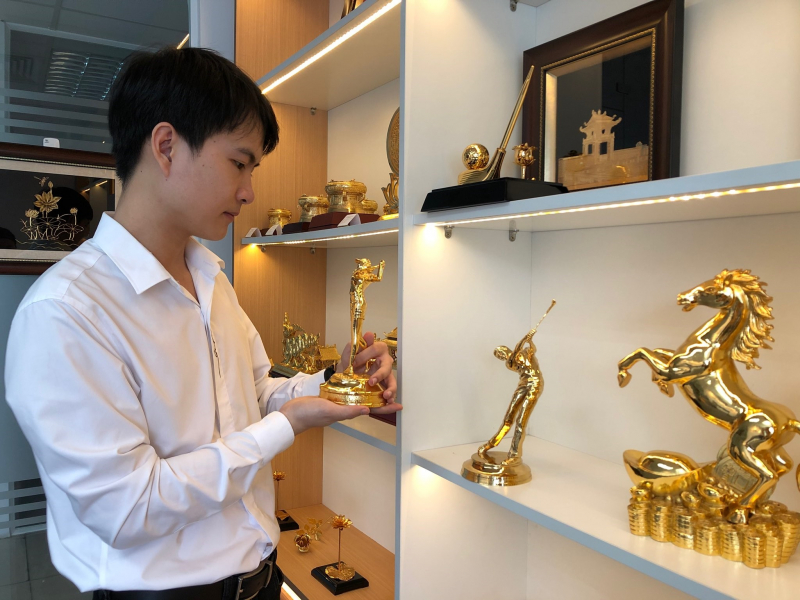 Lê Tân Việt – CEO, nhà sáng lập thương hiệu Royal Gift