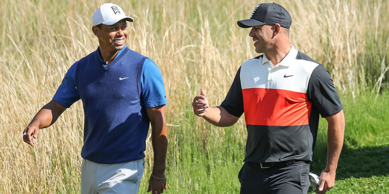 Tiger Woods và Brooks Koepka sẽ xuất phát cùng nhóm với Rory McIlroy trong hai ngày mở màn (Ảnh: Patrick Smith/Getty Images)