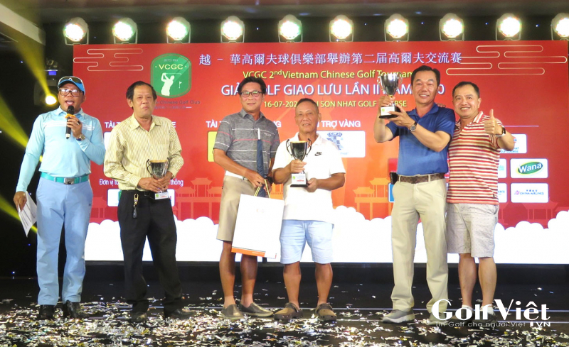 BTC trao giải cho các golfer đoạt giải tại bảng C