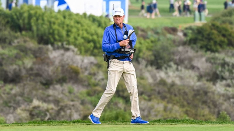 Davis Love III tác nghiệp tại AT&T Pebble Beach National Pro-Am vào tháng 2/2020 (Ảnh: PGA Tour)