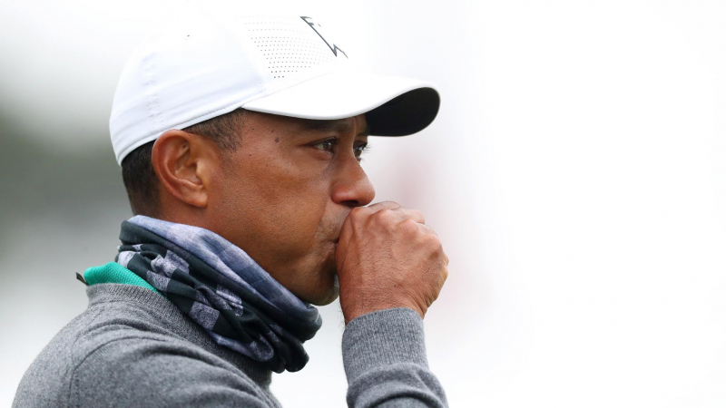 Woods từng chia sẻ phần lưng của mình bị căng cứng, nhất là vào ngày lạnh (Ảnh: Golf.com)