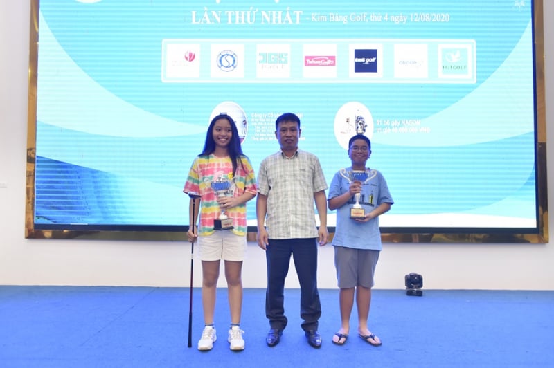 Hai golfer trẻ đạt giải bảng B: Lê Chúc An - Nhất và Lê Minh Nghĩa - Nhì