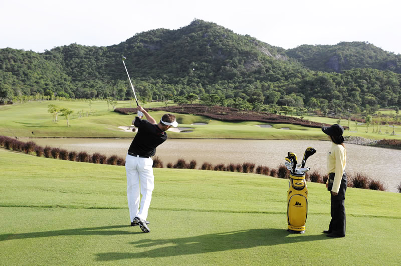 Chủ nhân của tấm visa 5 năm sẽ được chơi golf tại các khu thi đấu ở Bangkok, Phuket và Pattaya (Thái Lan).