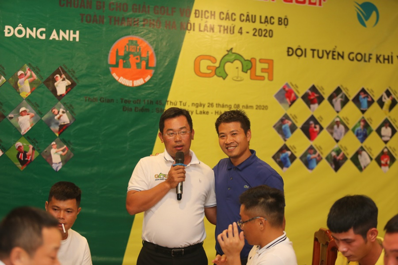 Chủ tịch CLB Golf Khỉ Vàng Phạm Lê Cường và TTK CLB Golf Đông Anh Dương Quốc Đạt chia sẻ sau buổi đấu giao hữu