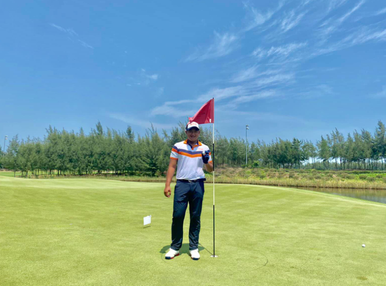 Golfer Nguyễn Tiến Thành ghi Hole in One ở hố 11 trong ngày thi đấu thứ ba của giải