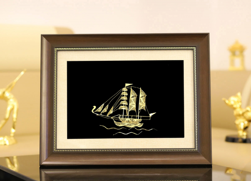 Bức tranh thuyền vàng của Golden Gift chế tác từ các sợi bạc, bởi các nghệ nhân lành nghề