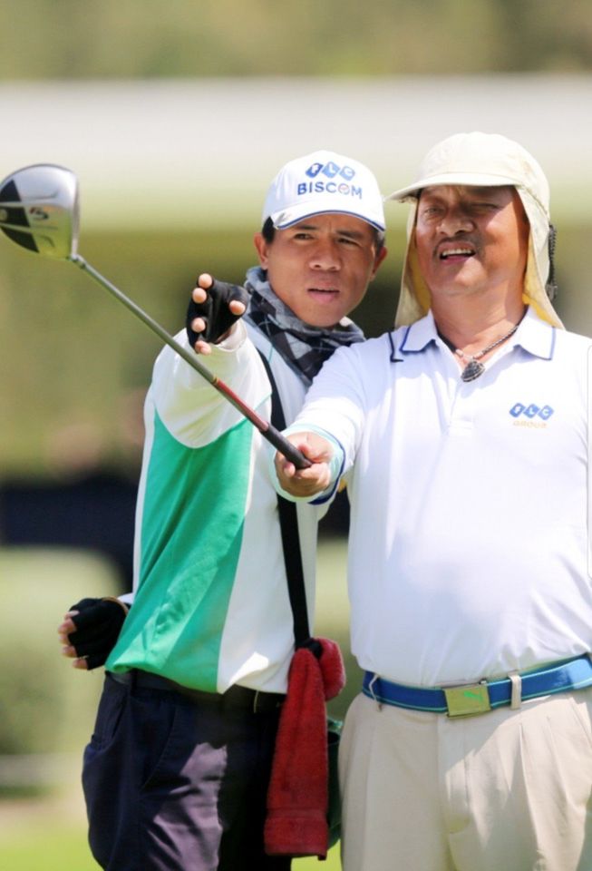 Golfer không được thay caddie nhằm nhận lời khuyên của caddie mới (Ảnh: FLC Biscom)