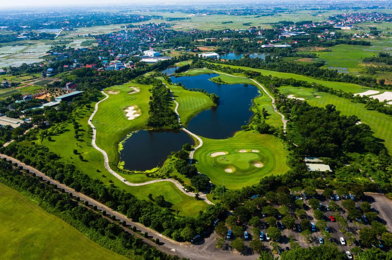 Sân golf Hà Nội nhìn từ trên cao xuống
