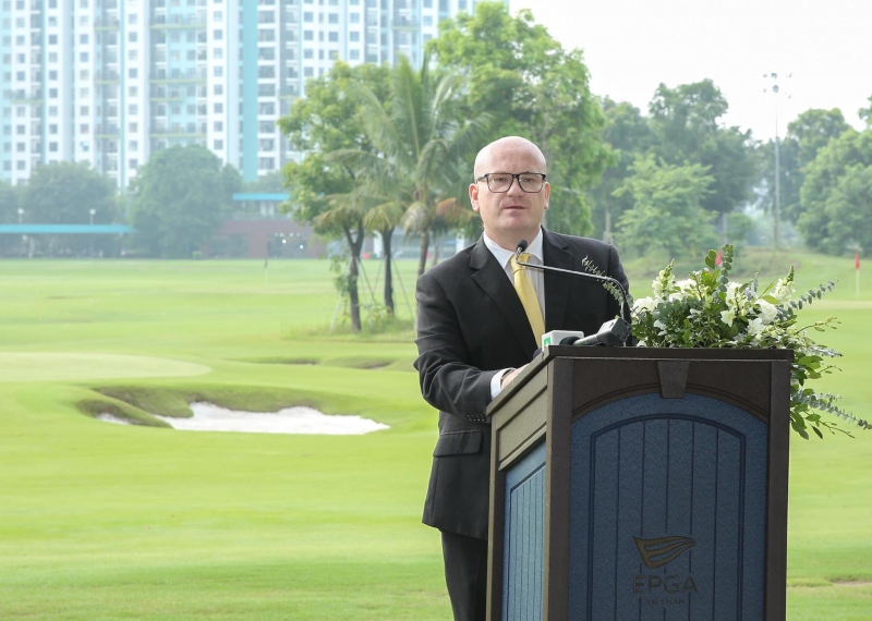 Ông Andrew Matthews - Giám đốc Điều hành Học viện Golf Els Việt Nam phát biểu tại lễ khai trương