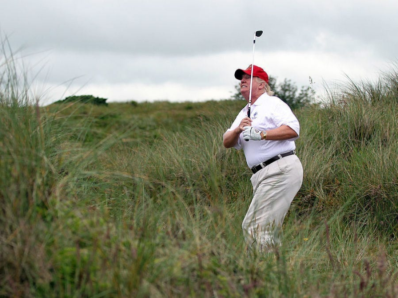 Các sân golf thuộc sở hữu của ông Trump liên tục được báo lỗ trong 20 năm qua (Ảnh: Business Insider)