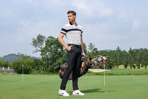 Mặc quần golf dài khi lên sân tạo nên nét lịch lãm cho các quý ông