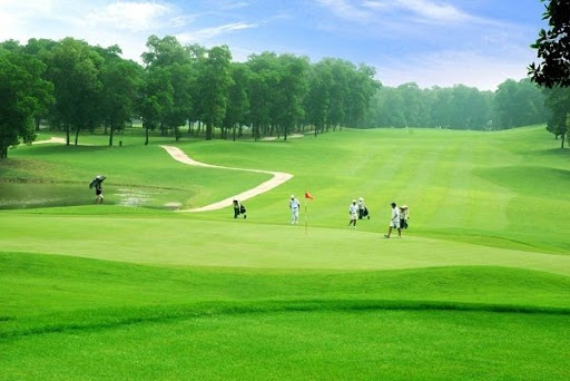 Sự phát triển về sân golf và người chơi giúp thị trường sản phẩm golf Việt Nam tăng trưởng nhanh