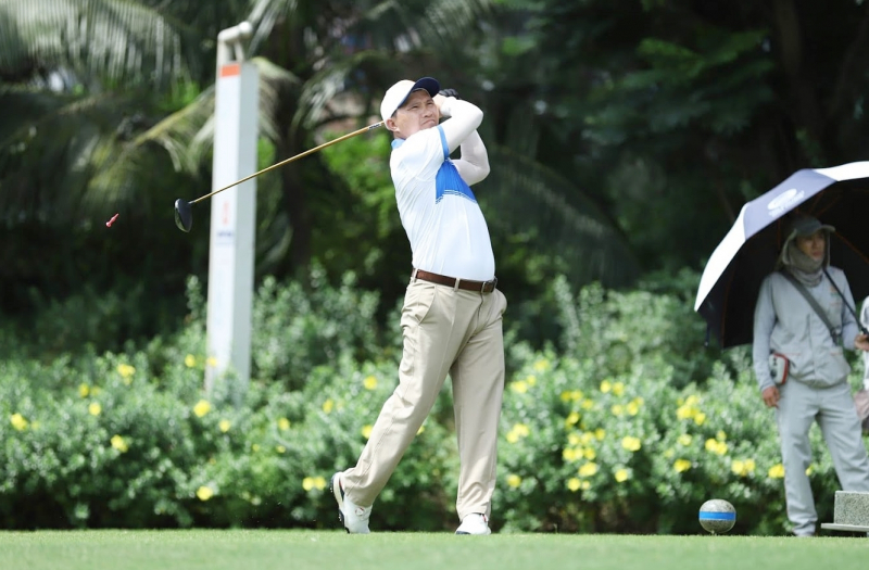 Golfer Nguyễn Quốc Tình, nhà vô địch nhiều sự kiện tổ chức tại sân golf Tân Sơn Nhất dự giải vòng loại.