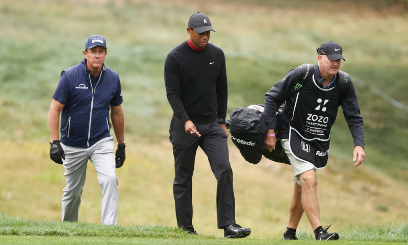 Woods và Mickelson chung nhóm vòng cuối ZOZO Championship (Ảnh: Getty Images)