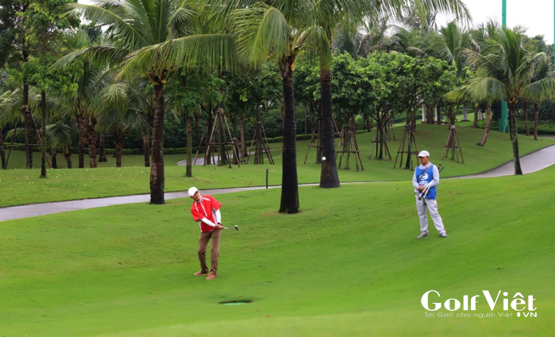 Vong-loai-1-Long-Bien-Golf-Coursre-Championship-2020-Golfer-duong-dau-voi-thoi-tiet (2)