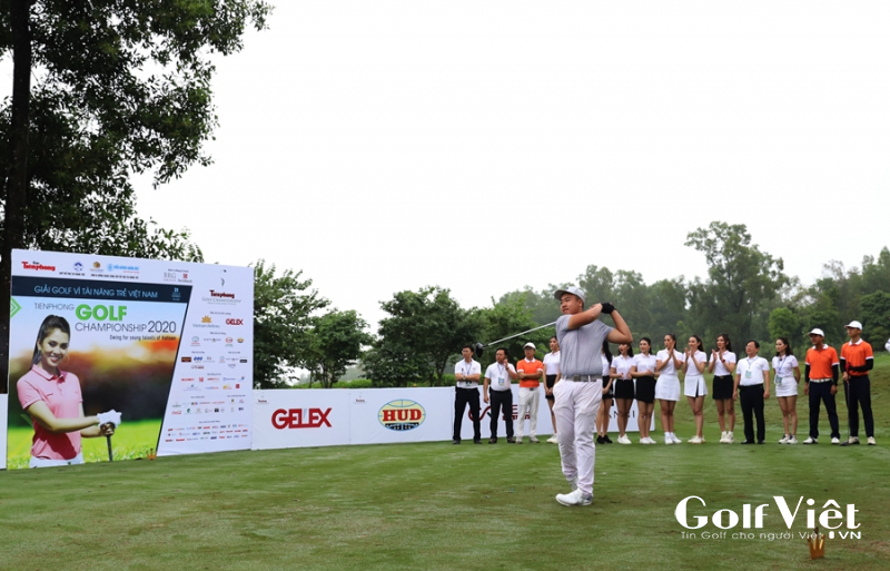 Đặng Minh phát bóng khai màn Tiền Phong Golf Championship 2020