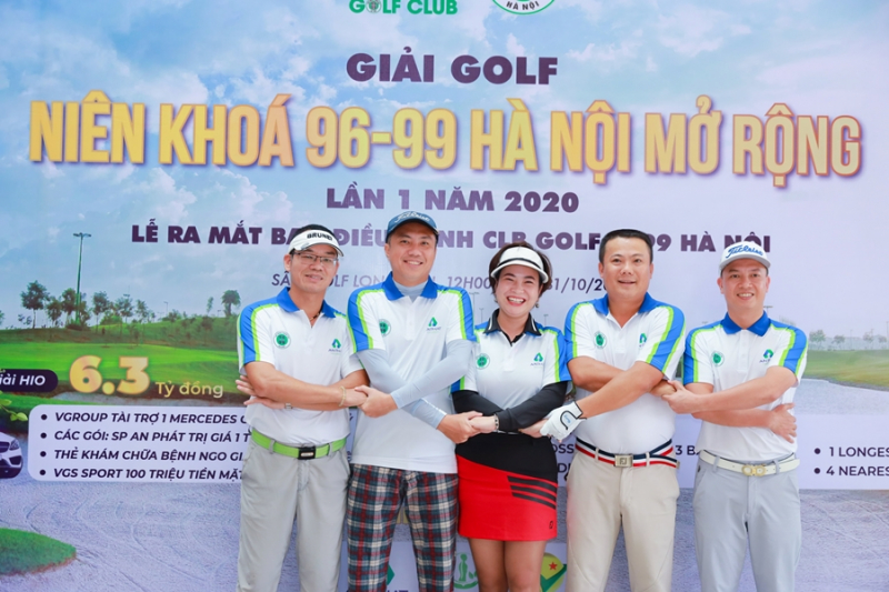 Ban điều hành CLB Golf 96-99 Hà Nội (rừ trái sang): Phó CT Lê Minh, Chủ tịch Nguyễn Xuân Vũ, TTK Bùi Kim Hà, PCT Ngô Thành Sơn và PCT Đinh Ngọc Thành