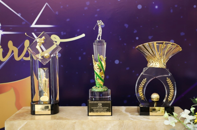 Ngoài cúp Vô địch, giải năm nay còn có thêm giải thưởng dành cho Golfer Trẻ triển vọng