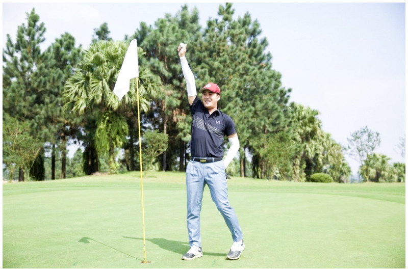 Golfer Nguyễn Anh Tuấn ghi HIO hôm 8/11 (Ảnh: Luật sư Việt Nam Online)