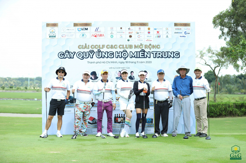 Siêu mẫu Thúy Hạnh cùng nhiều nghệ sĩ nổi tiếng tham dự giải đấu trong vai trò golfer