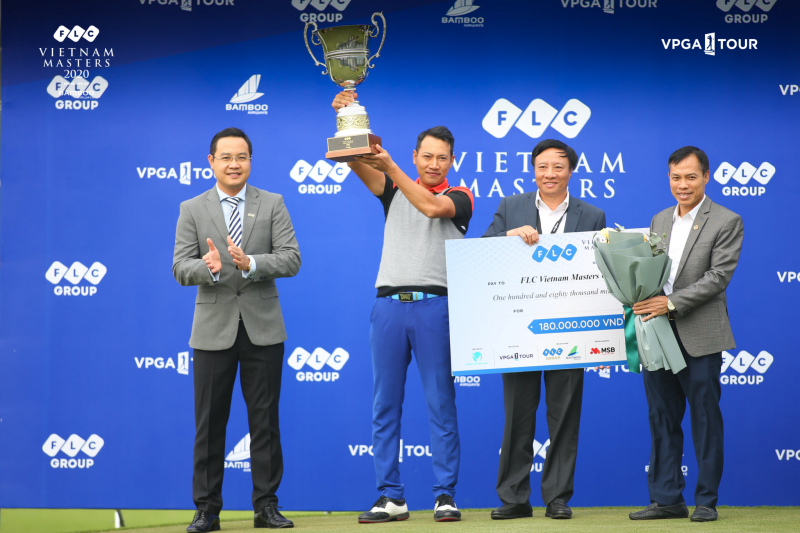 Đỗ Hồng Giang nhận được 180 triệu đồng tiền thưởng cho chiến thắng FLC Vietnam Masters 2020