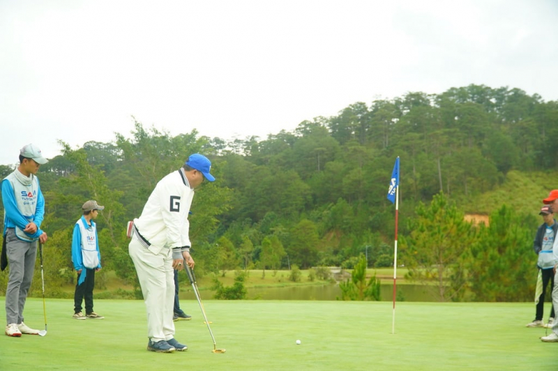 Golfer dự giải SAM Tuyền Lâm Autumn của sân vào cuối tháng 10 (Ảnh: sân SAM Tuyền Lâm)