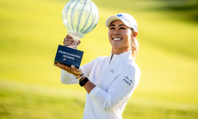 Danielle Kang nâng cúp LPGA Drive On Championship 2020, giải tái đấu của hệ thống vào đầu tháng 8