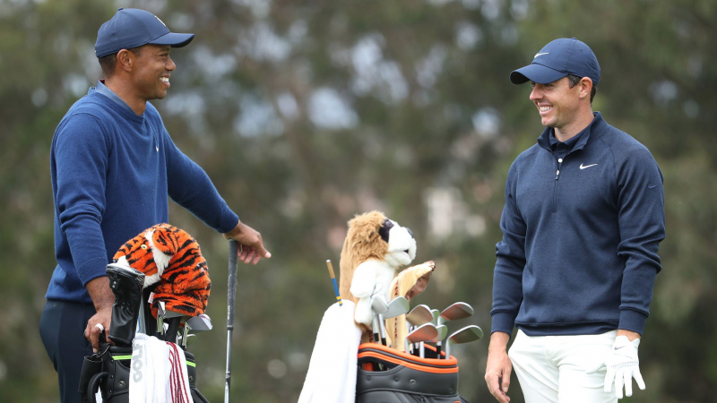 McIlroy và Woods trò chuyện tại PGA Championship tháng 8/2020 (Ảnh: Getty Images)