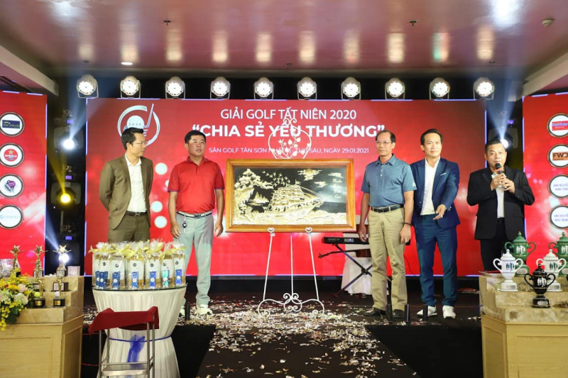 Bức tranh Thuận buồm xuôi gió được đấu giá mang về 100 triệu đồng