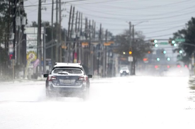 Đường phố bang Texas bao trùm bởi tuyết (Ảnh: AP)
