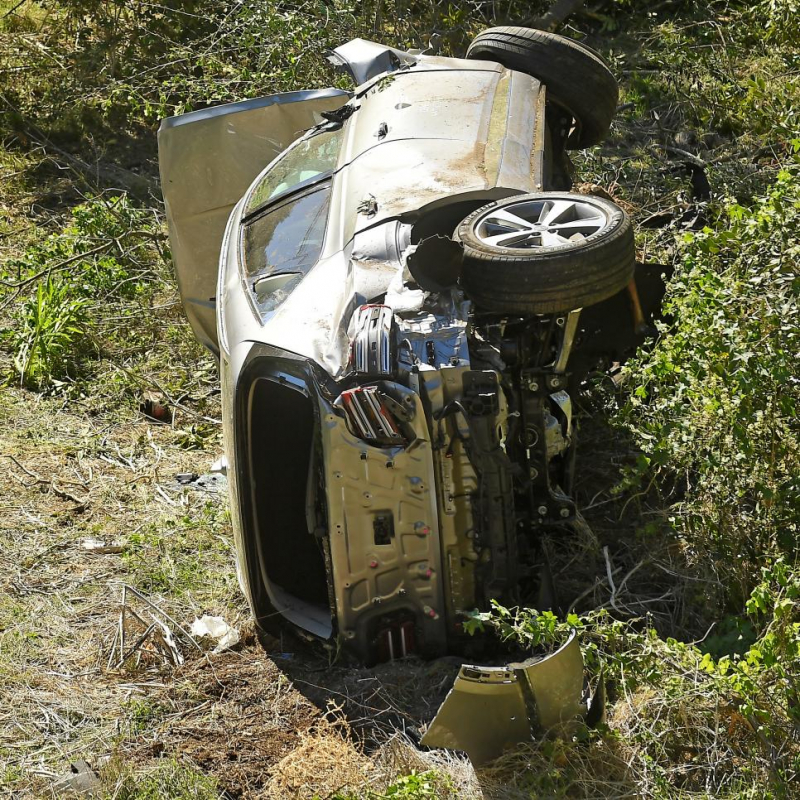 Chiếc SUV của Woods ở hiện trường vụ tai nạn (Ảnh: Golf Digest)