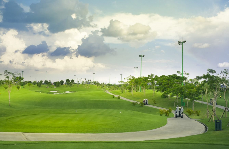 Vị trí gần trung tâm luôn và sân chuẩn quốc tế luôn là ưu tiên số một của các golfer chuyên nghiệp