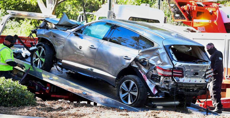 Chiếc xe của Woods hư hại nặng sau vụ tai nạn