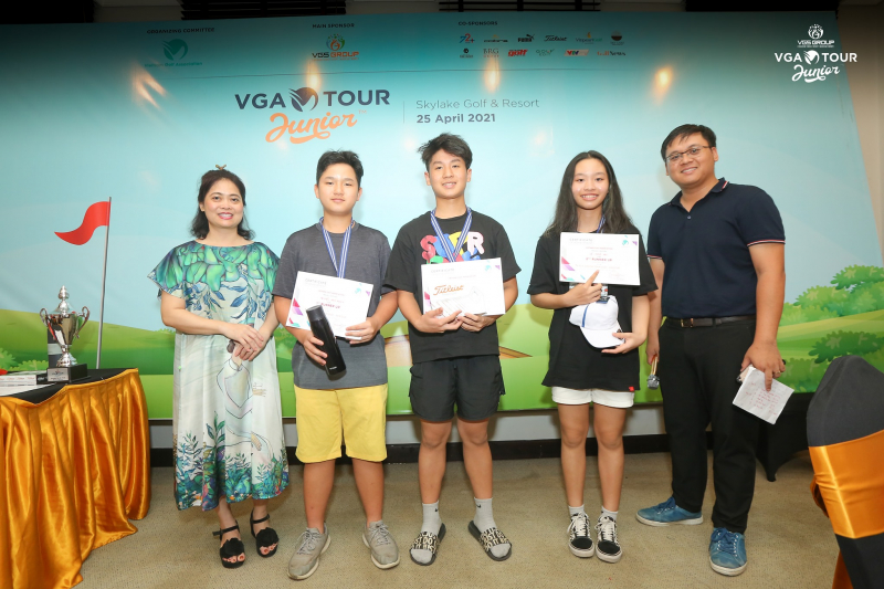 Doan-Uy-vo-dich-vong-2-VGA-Junior-Golf-Tour-2021 (2)