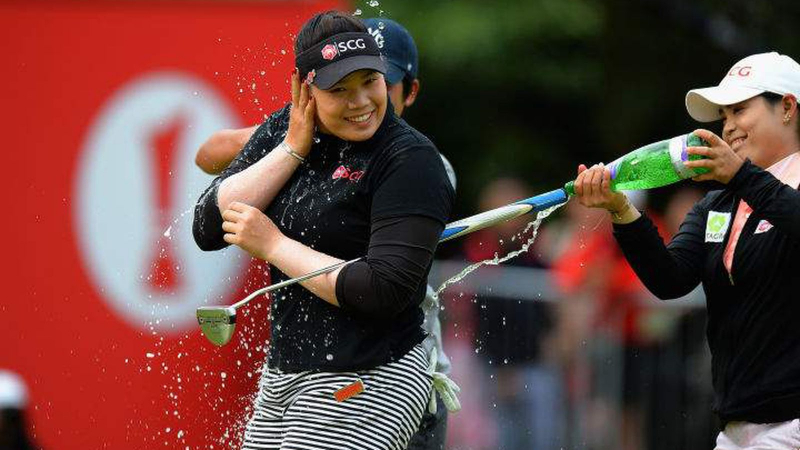 Ariya Jutanugarn khi giành major đầu cho golf Thái tại Women's British Open 2016