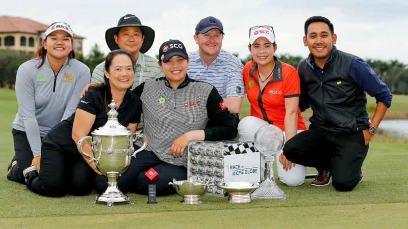 Ariya Jutanugarn và gia đình trong một năm đại thành công của golfer Thái