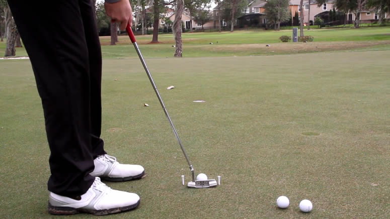 Cọc tee được nhiều golfer sử dụng trong bài tập cải thiện kỹ thuật putt
