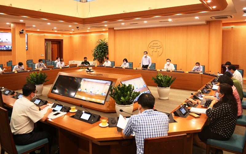 Buổi họp của Ban Chỉ đạo phòng, chống dịch bệnh Covid-19 thành phố Hà Nội ngày 13/5 (Ảnh: Nhân dân)
